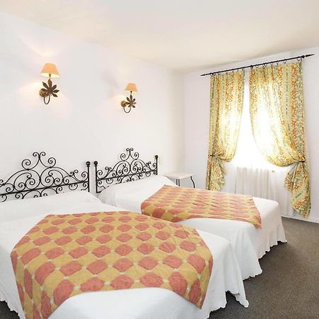 Logis Hotels - Hotel Restaurant Du Midi Ревель Экстерьер фото