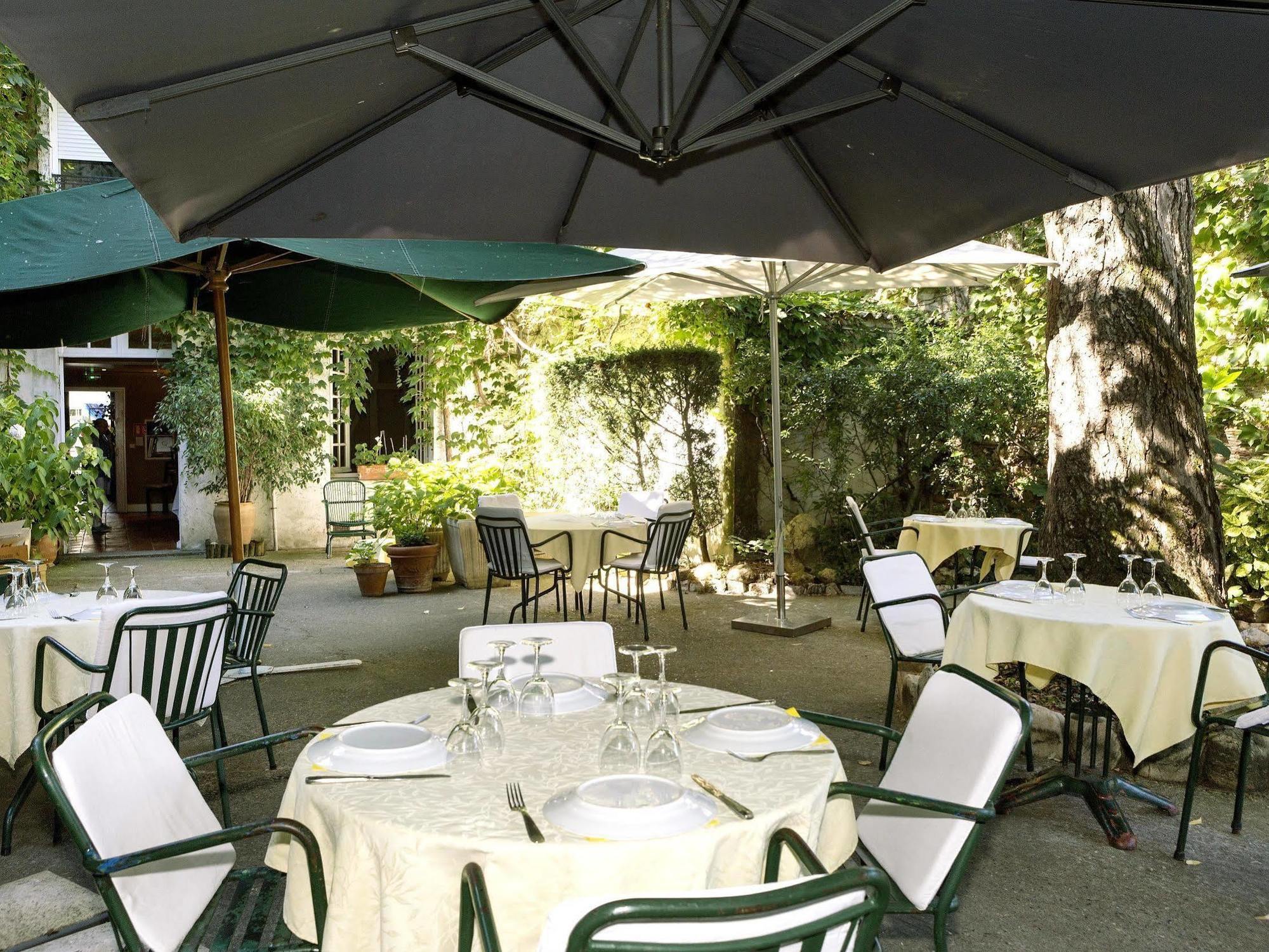Logis Hotels - Hotel Restaurant Du Midi Ревель Экстерьер фото