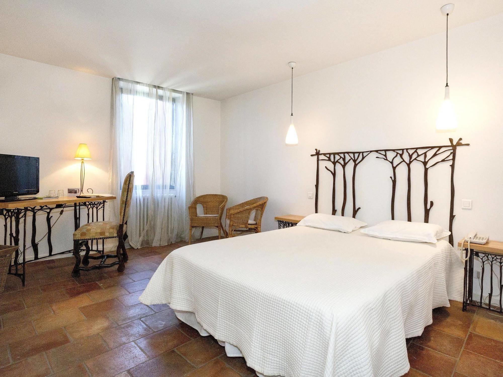 Logis Hotels - Hotel Restaurant Du Midi Ревель Экстерьер фото