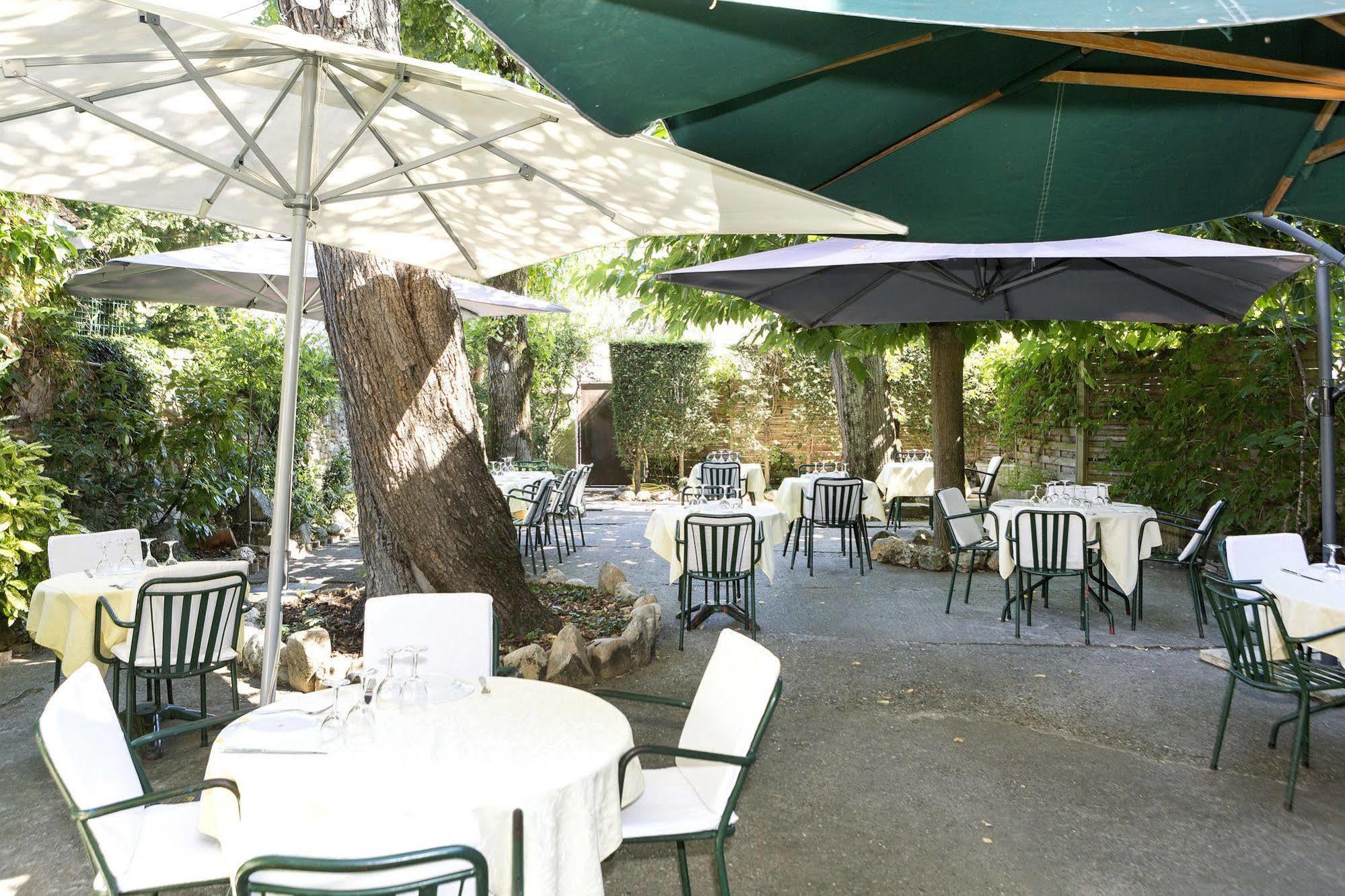 Logis Hotels - Hotel Restaurant Du Midi Ревель Экстерьер фото