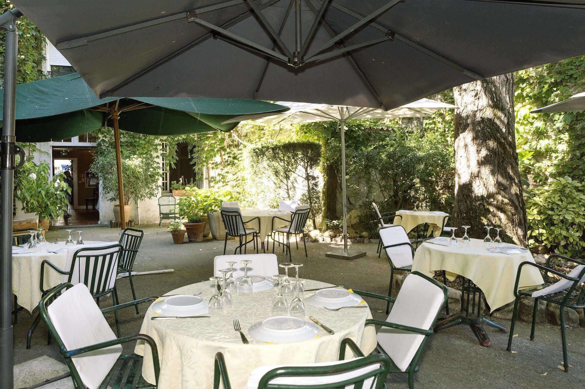 Logis Hotels - Hotel Restaurant Du Midi Ревель Экстерьер фото